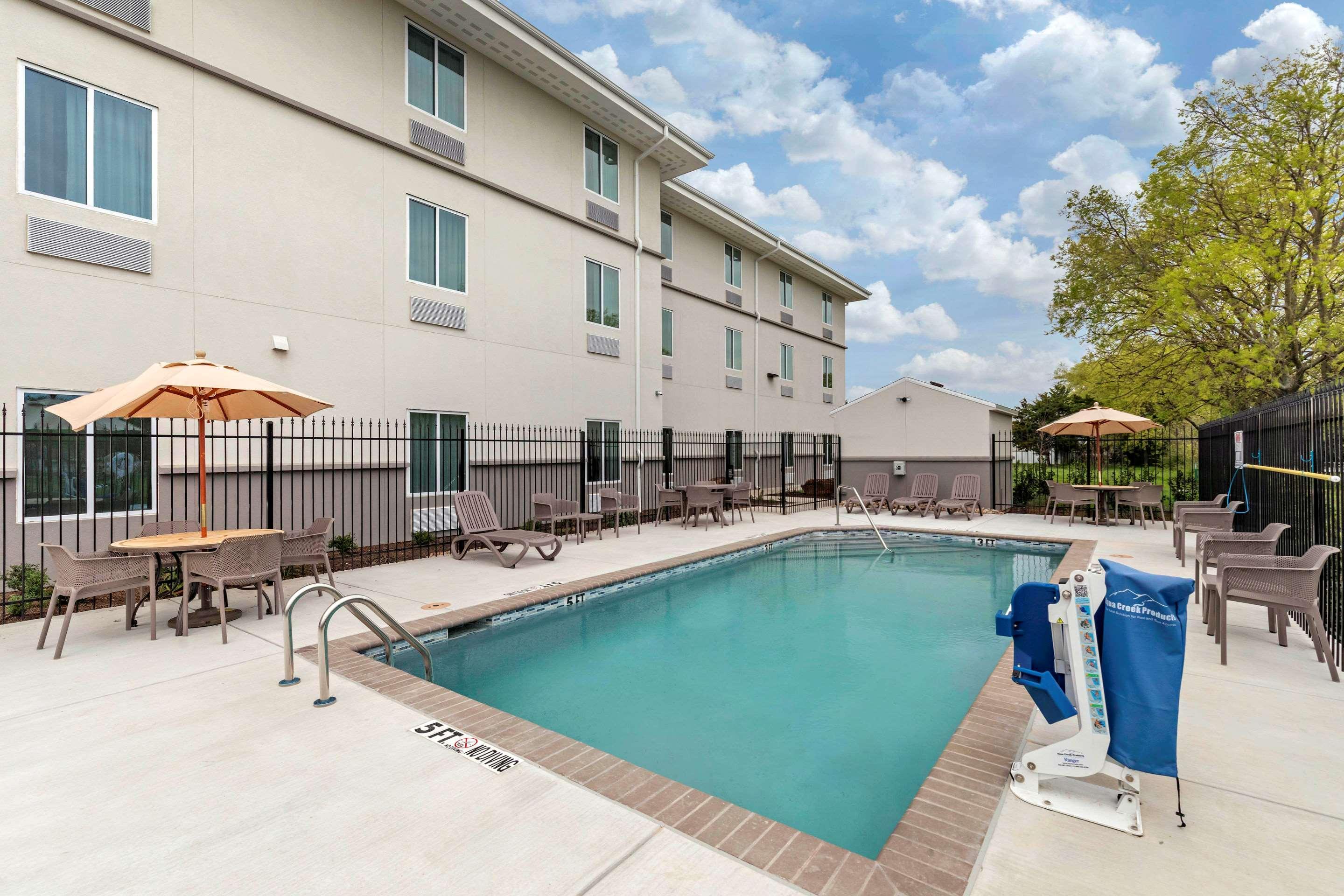 Mainstay Suites Lancaster Dallas South Eksteriør bilde