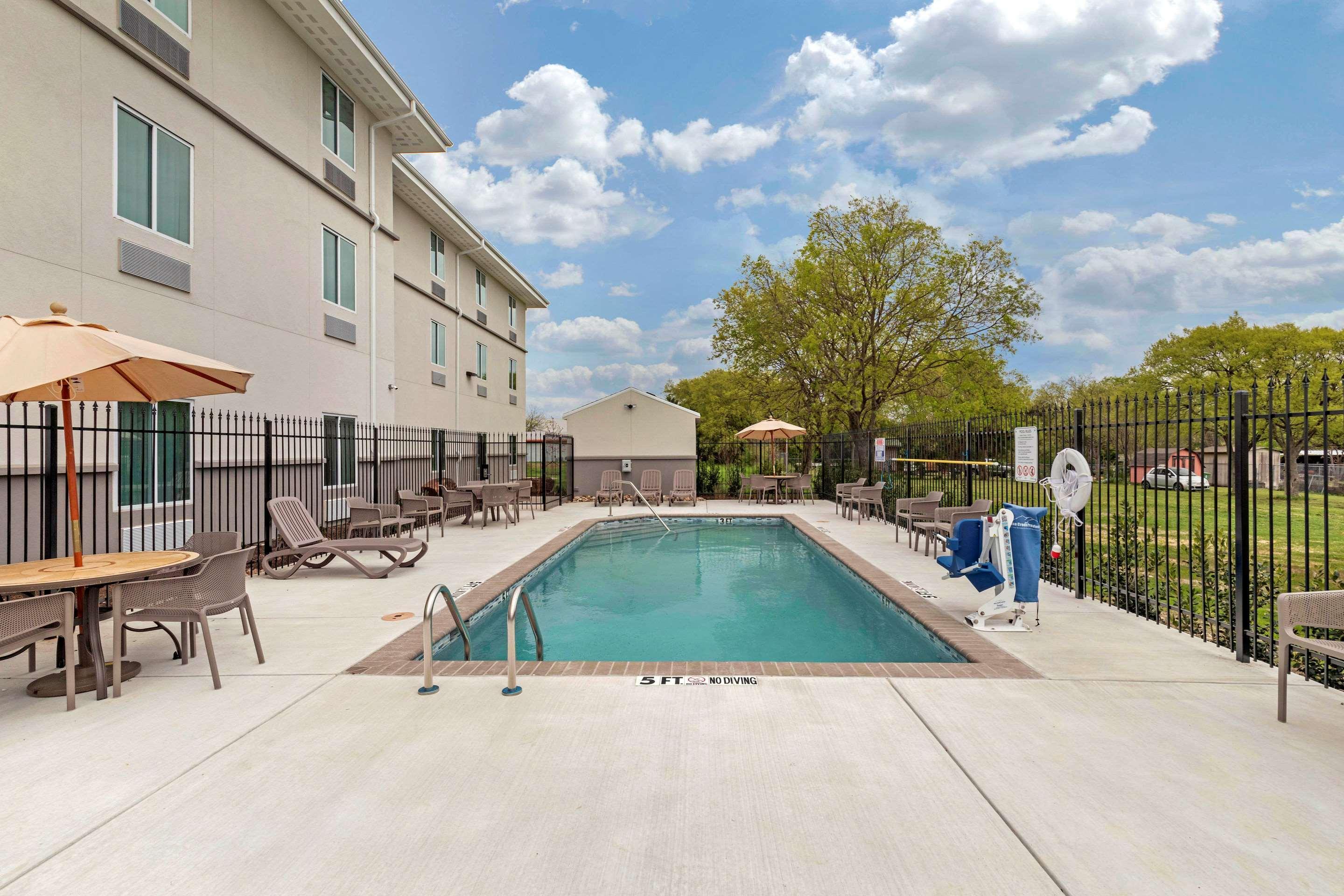Mainstay Suites Lancaster Dallas South Eksteriør bilde